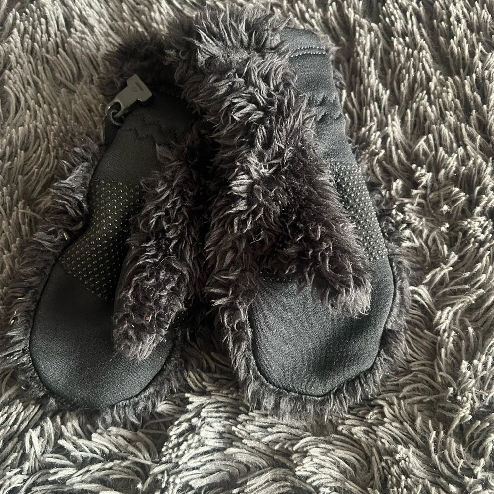 ❤️The North Face Black Fuzzy Toddler Mittens, EUC